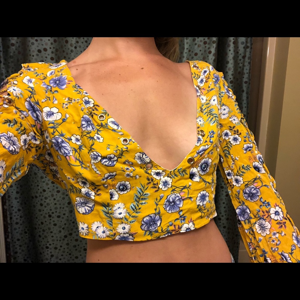 Long sleeve crop top